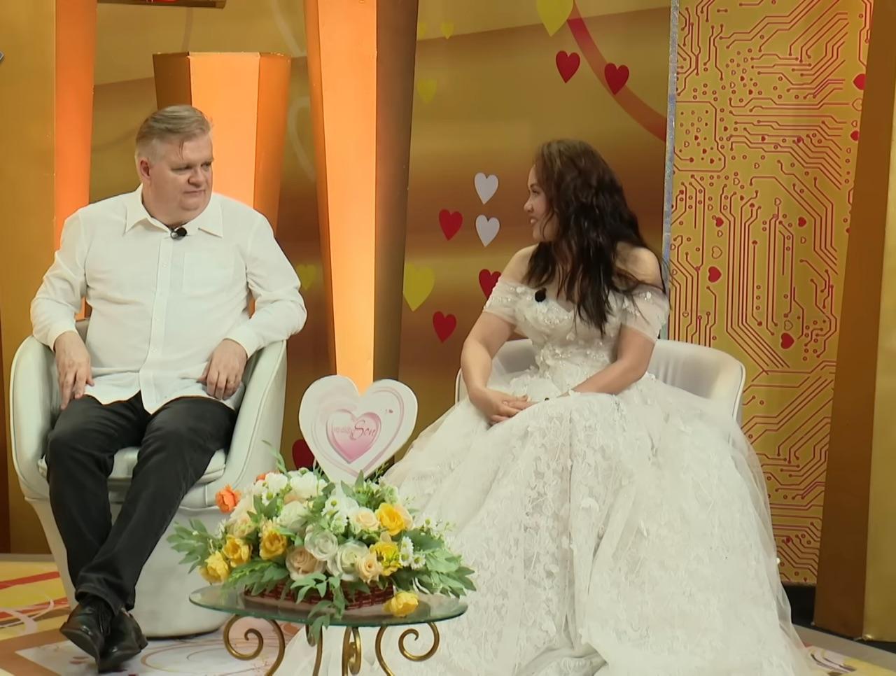 Quen qua mạng, người phụ nữ U60 khiến ông Tây 70 tuổi lặn lội sang Việt Nam, vừa gặp là biết sẽ cưới - Ảnh 3.