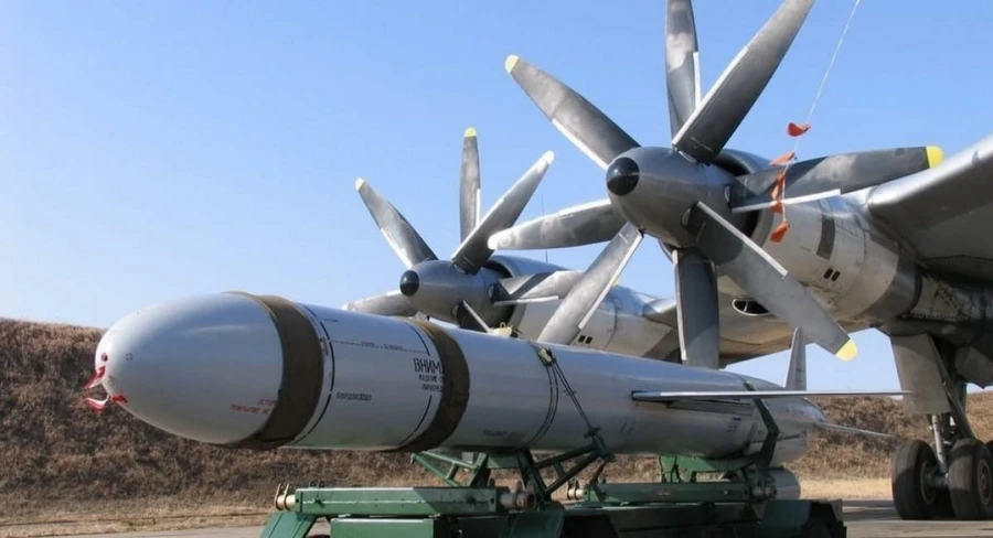 Số đầu đạn hạt nhân trên tu - 22 m3 và ảnh hưởng từ cuộc tấn công UAV của Ukraine - Ảnh 1.