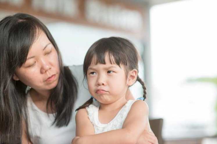 Trẻ có EQ thấp và 3 câu nói cần chú ý để giúp con phát triển cảm xúc tốt hơn - Ảnh 1.