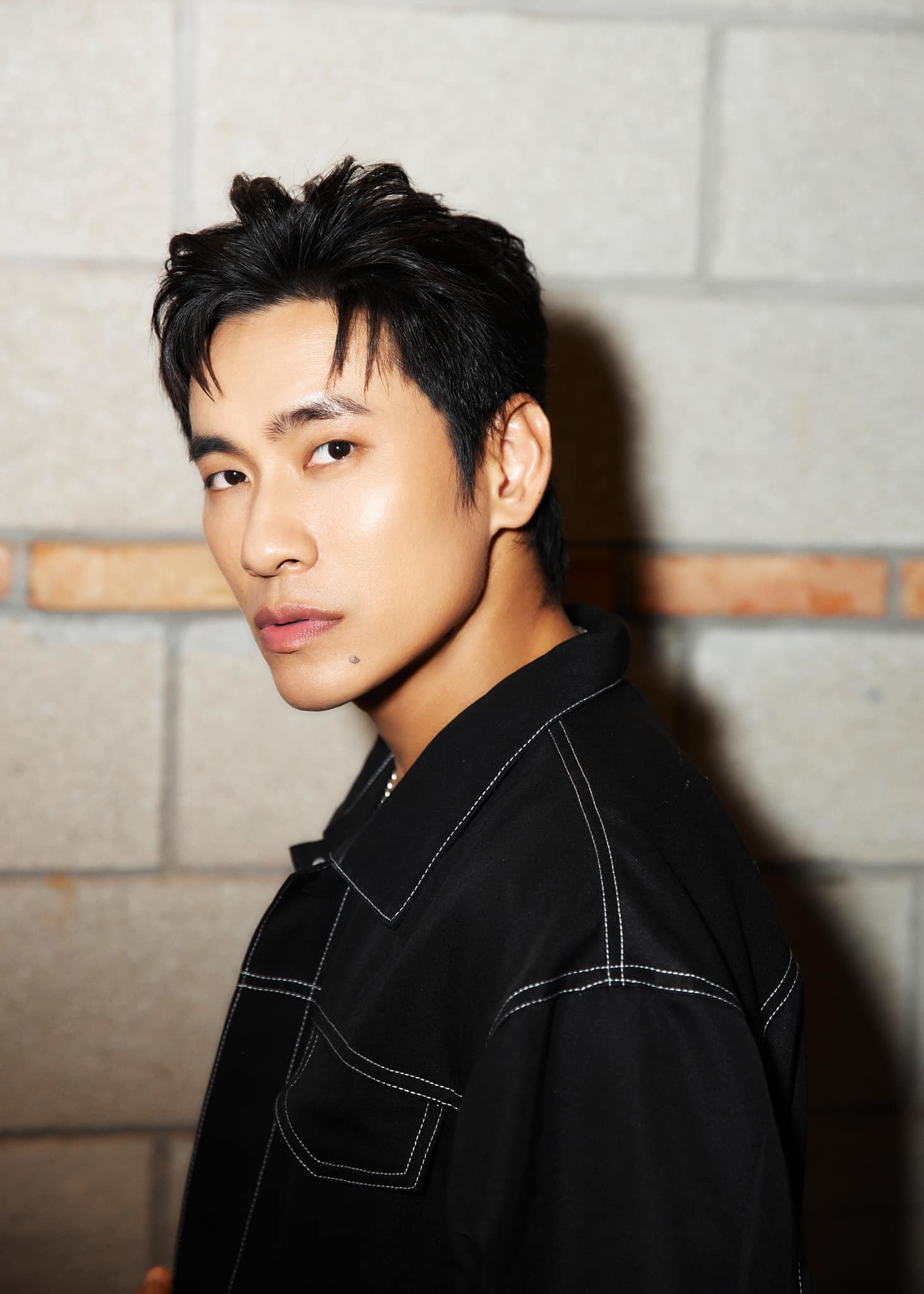 Nam nghệ sĩ Việt sau 4 năm chia tay bạn gái hơn 18 tuổi: Đẹp trai hơn, chuyện tình ái không để lộ- Ảnh 4.