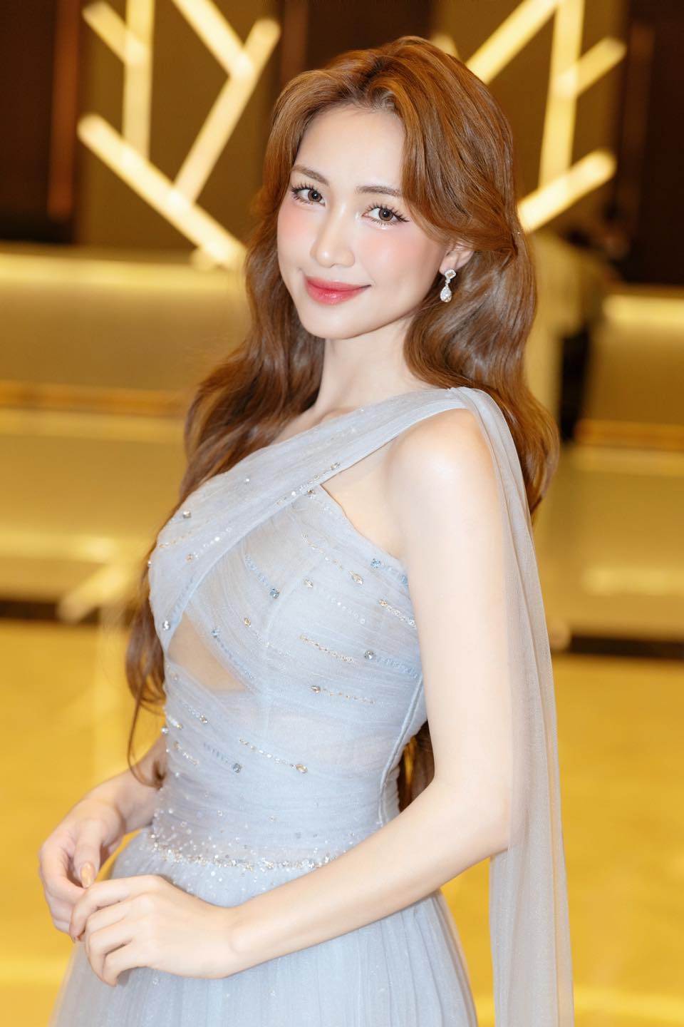 Hoà Minzy: "Chỉ cần tôi gật đầu, hàng trăm thương hiệu bỏ rất nhiều tiền để mời quảng cáo" - Ảnh 3. Hoà Minzy: "Chỉ cần tôi gật đầu, hàng trăm thương hiệu bỏ rất nhiều tiền để mời quảng cáo" - Ảnh 3.