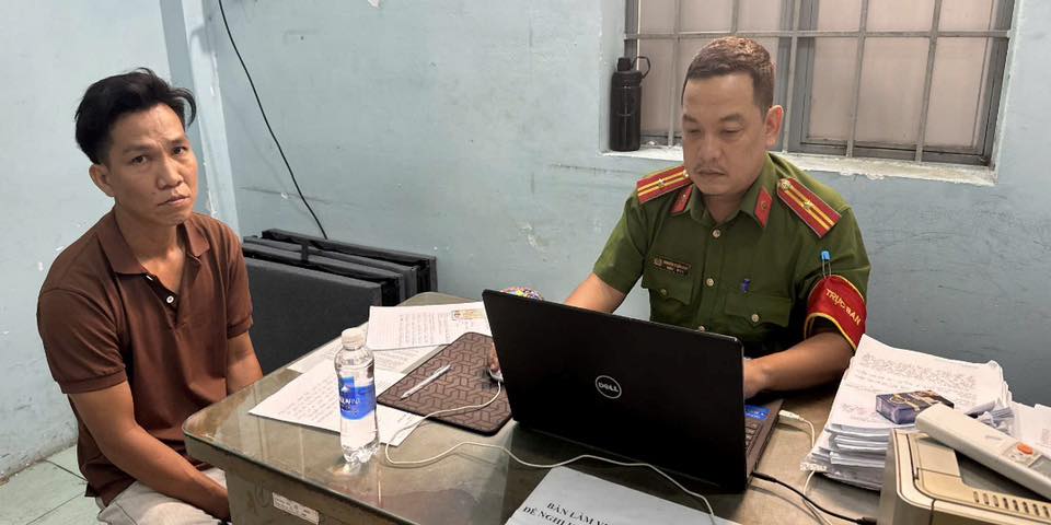 CLIP: Kẻ trộm dỡ mái tôm, đột nhập nhà dân ở Biên Hòa lấy đi nhiều tài sản - Ảnh 2.