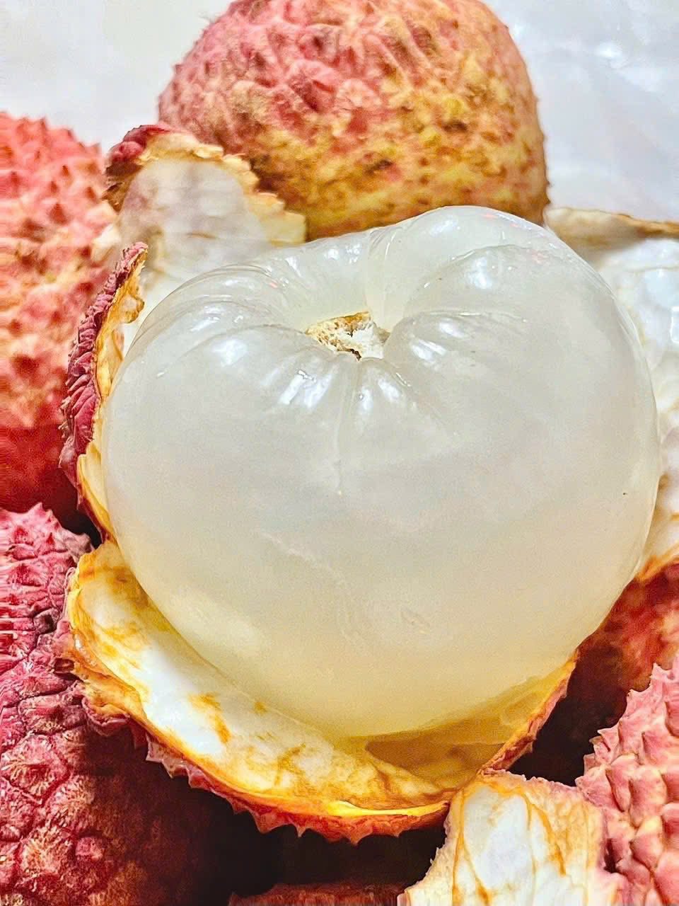 Loại vải hơn 10.000đ/quả, to bằng trứng gà: Người ăn nhận xét "Chưa bao giờ ăn vải nào ngon thế này" - Ảnh 6.