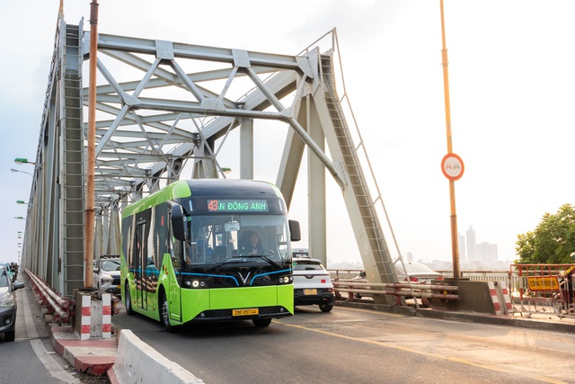 Một tuyến buýt điện nối 30 điểm từ trung tâm tới Đông Anh, đi thẳng đến công trình Top 10 TG của Vingroup - Ảnh 1.