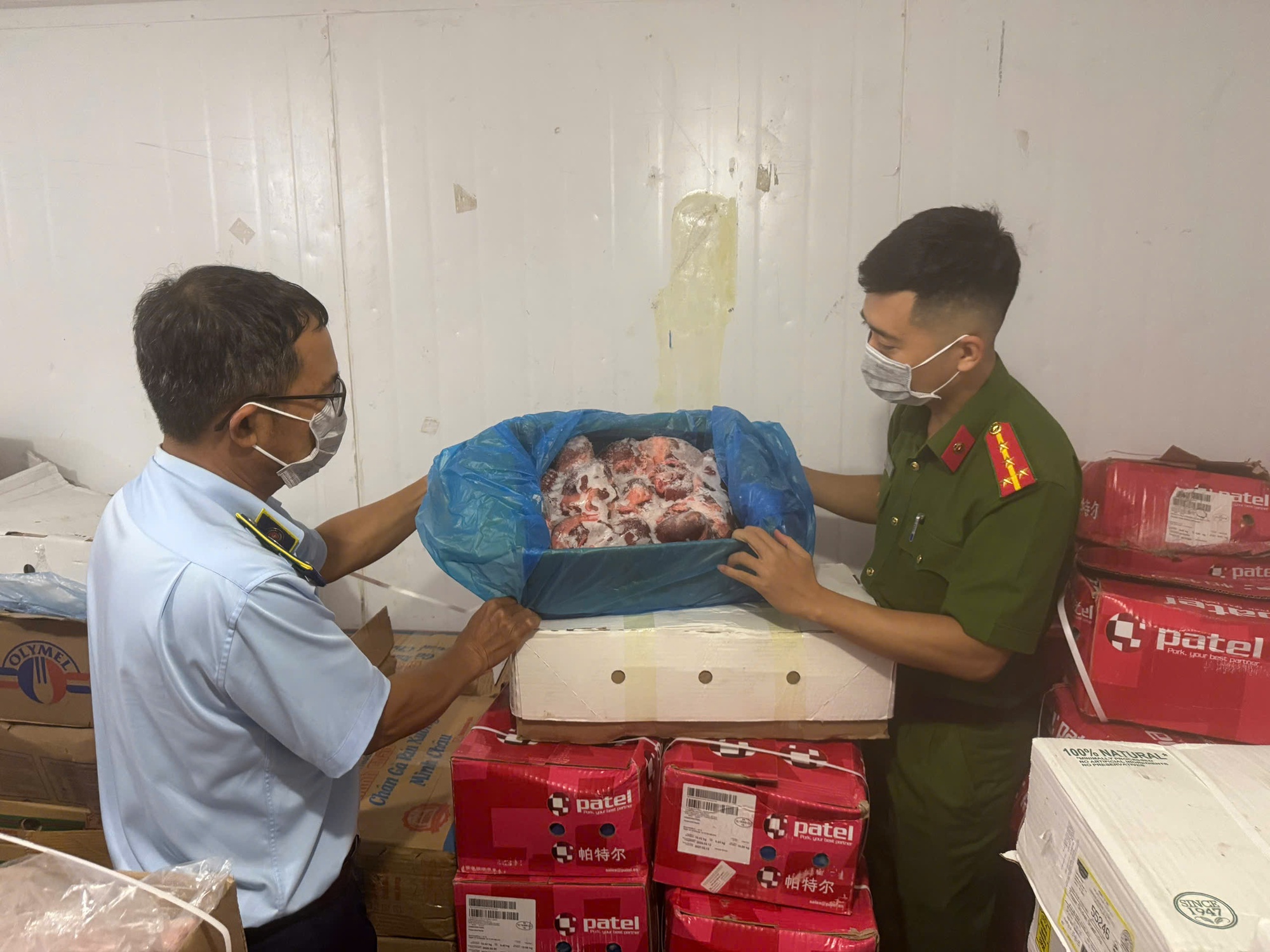 Đột kích kho hàng đông lạnh của Công ty Thịnh Phát Food ở Quảng Bình- Ảnh 2.