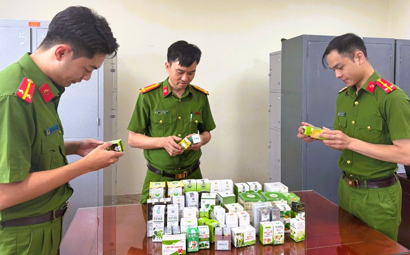 Khởi tố nữ giám đốc sản xuất, buôn bán hàng chục ngàn hộp thực phẩm chức năng giả- Ảnh 2. Khởi tố nữ giám đốc sản xuất, buôn bán hàng chục ngàn hộp thực phẩm chức năng giả- Ảnh 2.