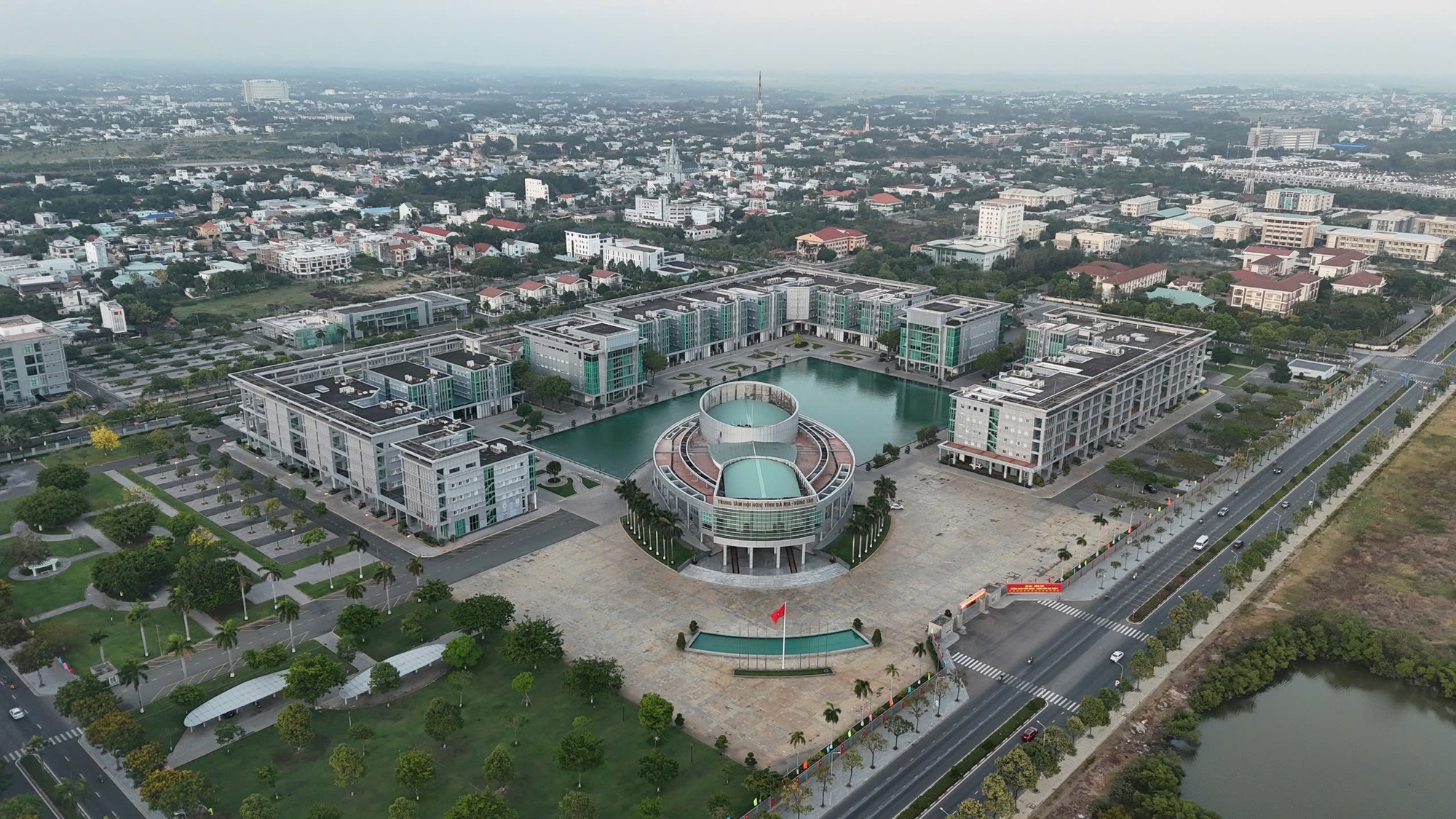 Bà Rịa - Vũng Tàu gần 700 công chức nghỉ việc do sắp xếp bộ máy hành chính - Ảnh 1.