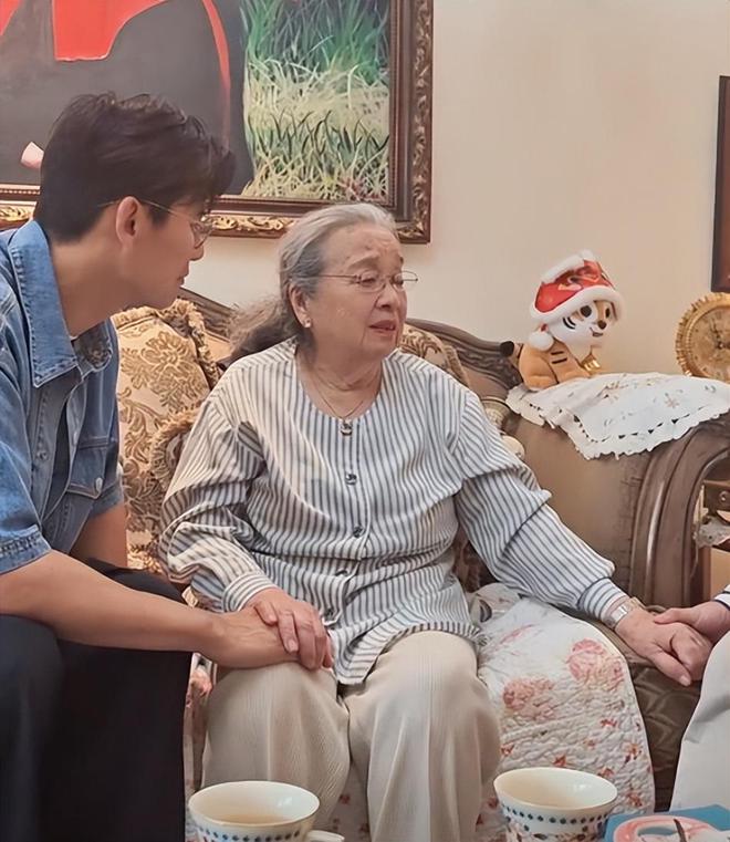 “Dung ma ma” bị công chúng căm ghét, ném trứng thối giờ ra sao?- Ảnh 7. “Dung ma ma” bị công chúng căm ghét, ném trứng thối giờ ra sao?- Ảnh 7.