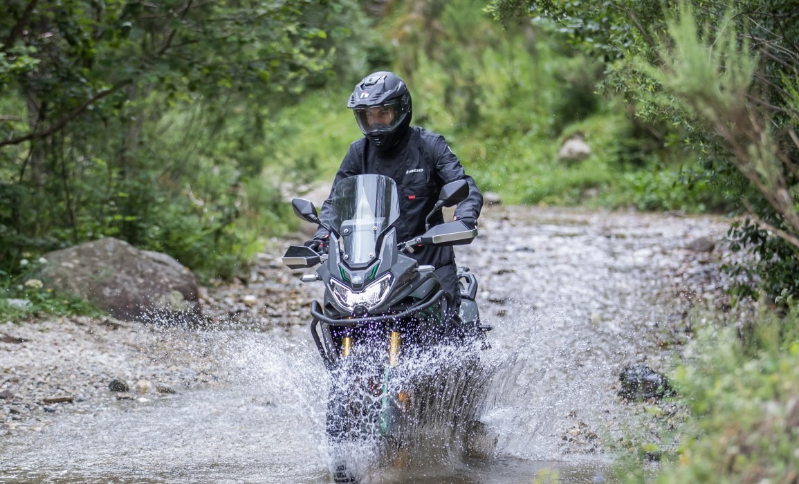 Sao chép thiết kế của nhà Honda, nhưng mẫu xe này có thể đi được 1.000 km khi đổ đầy bình- Ảnh 3.