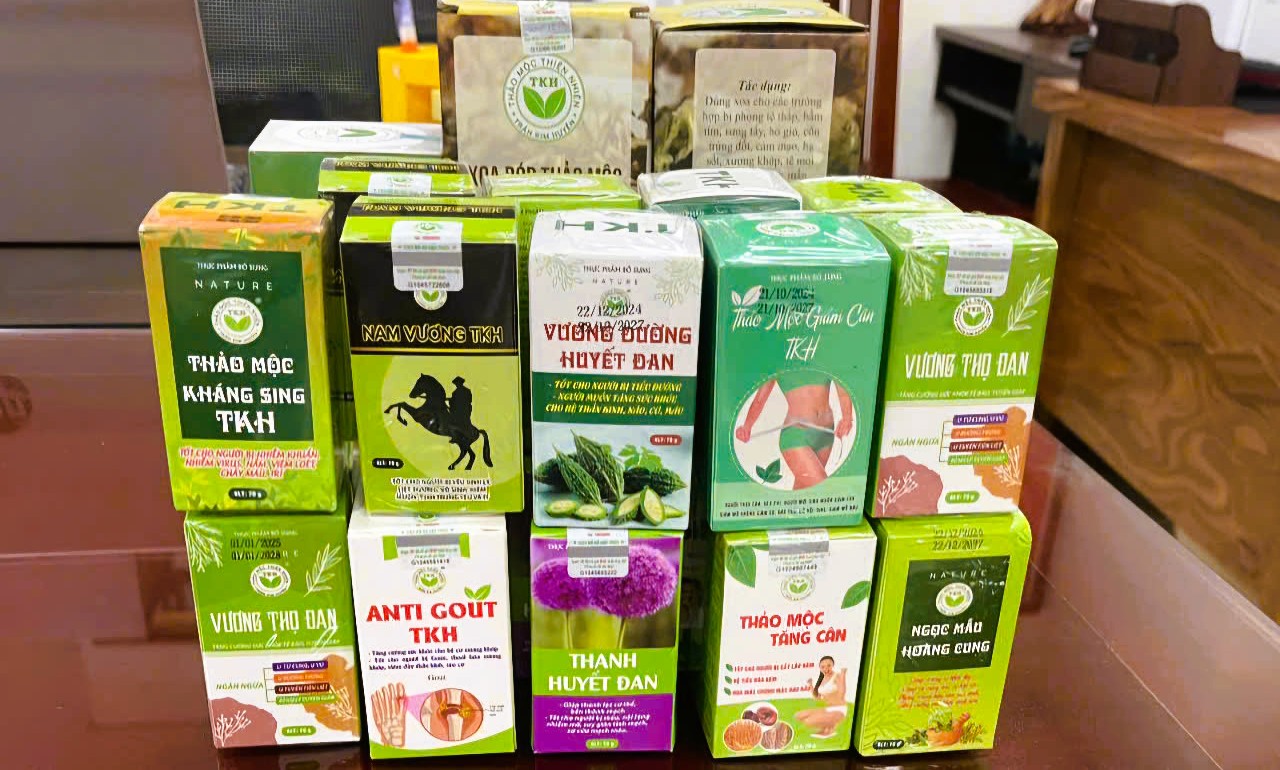 Khởi tố nữ giám đốc sản xuất, buôn bán hàng chục ngàn hộp thực phẩm chức năng giả- Ảnh 3. Khởi tố nữ giám đốc sản xuất, buôn bán hàng chục ngàn hộp thực phẩm chức năng giả- Ảnh 3.