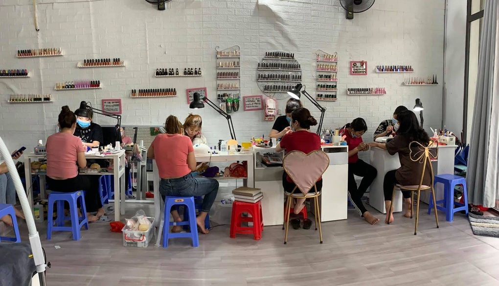 Tôi là chủ một tiệm nail ở Hà Nội, mỗi ngày làm khoảng 20 bộ móng: Tôi phải nộp thuế bao nhiêu?- Ảnh 1. Tôi là chủ một tiệm nail ở Hà Nội, mỗi ngày làm khoảng 20 bộ móng: Tôi phải nộp thuế bao nhiêu?- Ảnh 1.