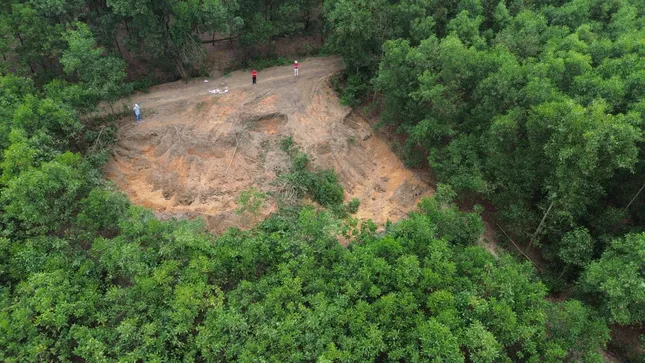 Luật sư phân tích vụ hủy họai tài sản , khai thác đất trái phép ở Hà Nội - Ảnh 2.