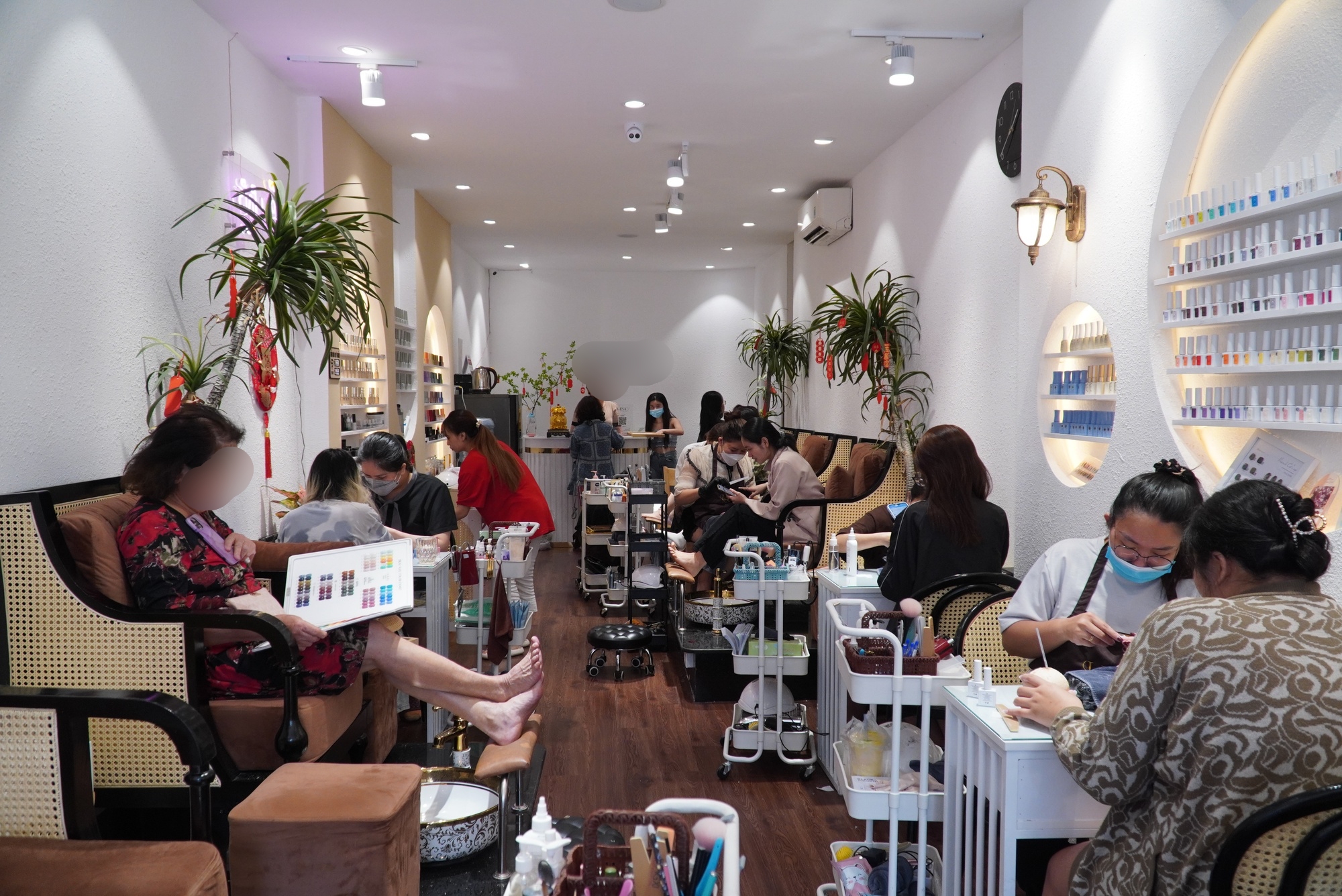 Tôi là chủ một tiệm nail ở Hà Nội, mỗi ngày làm khoảng 20 bộ móng: Tôi phải nộp thuế bao nhiêu?- Ảnh 2. Tôi là chủ một tiệm nail ở Hà Nội, mỗi ngày làm khoảng 20 bộ móng: Tôi phải nộp thuế bao nhiêu?- Ảnh 2.
