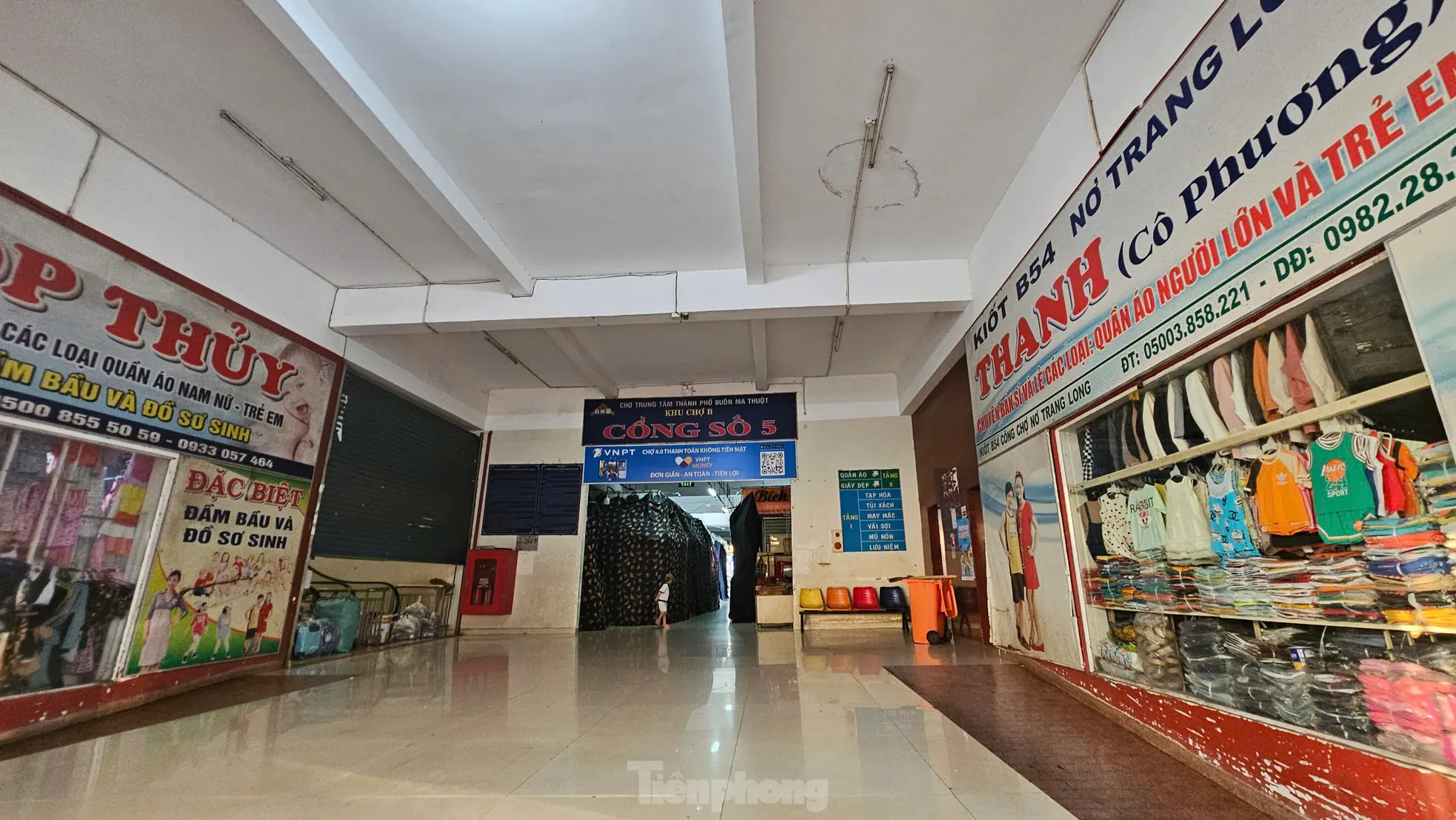Cảnh tượng phố kinh doanh đóng cửa hàng loạt khắp các tỉnh thành- Ảnh 3. Cảnh tượng phố kinh doanh đóng cửa hàng loạt khắp các tỉnh thành- Ảnh 3.