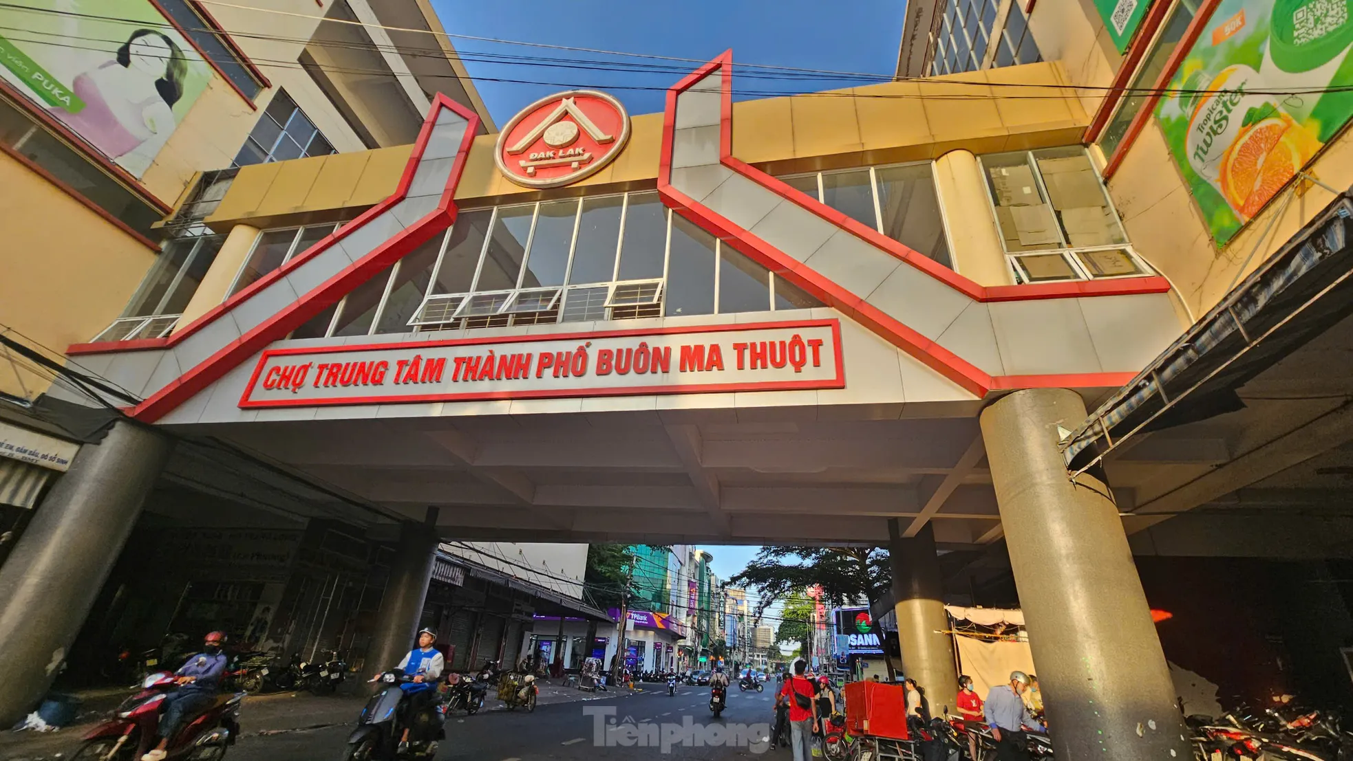 Cảnh tượng phố kinh doanh đóng cửa hàng loạt khắp các tỉnh thành- Ảnh 2. Cảnh tượng phố kinh doanh đóng cửa hàng loạt khắp các tỉnh thành- Ảnh 2.