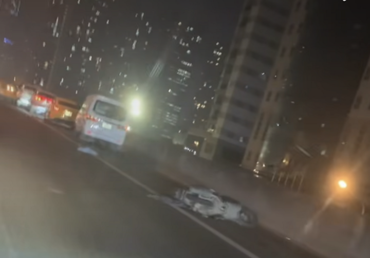 Người đàn ông lái xe máy vào đường cấm bị ô tô tông tử vong tại Hà Nội - Ảnh 1.