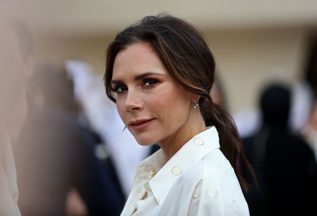 Biến căng cho Victoria Beckham: Con dâu chiêu trò hành "khổ lên khổ xuống", giờ lại bị hội chị em cô lập "hắt cẳng" - Ảnh 2. Biến căng cho Victoria Beckham: Con dâu chiêu trò hành "khổ lên khổ xuống", giờ lại bị hội chị em cô lập "hắt cẳng" - Ảnh 2.