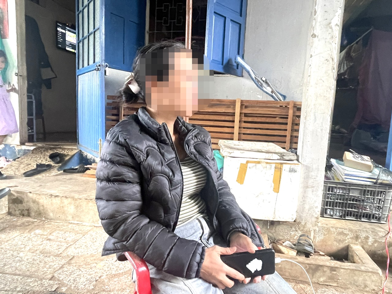 Hai con gái nghi bị hiếp dâm trẻ em , mẹ kêu cứu trên mạng xã hội - Ảnh 1.