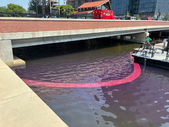 Khoảng 7.500 lít dầu diesel tràn ra sông Baltimore, Mỹ - Ảnh 1.