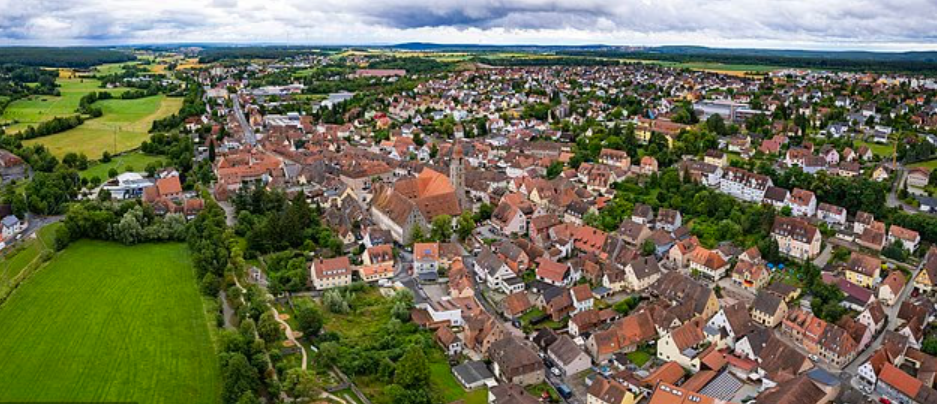 Phát hiện bột lạ trên gói hàng tại trung tâm DHL ở Đức, ít nhất 12 người bị thương - Ảnh 2.