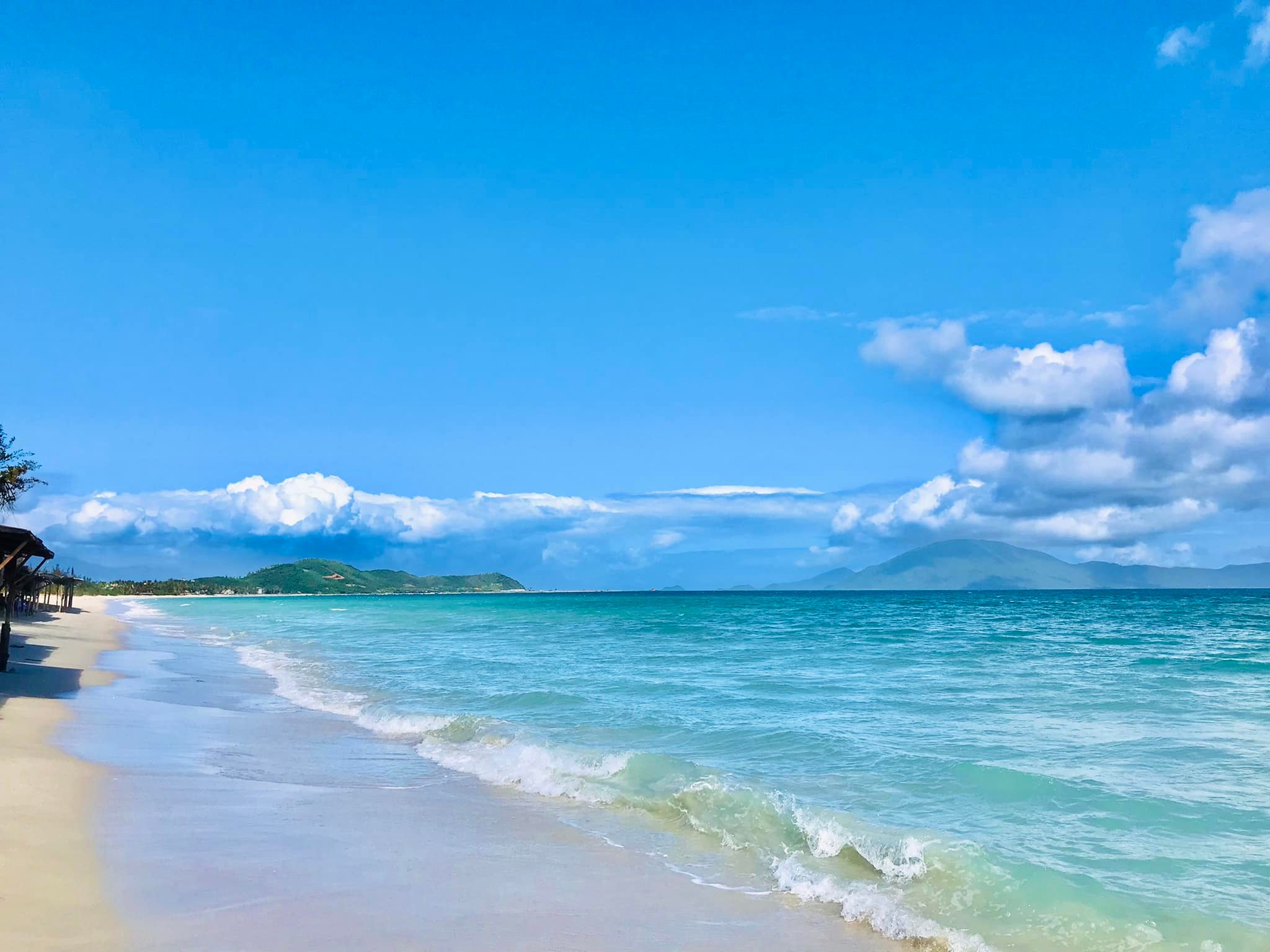 Khách Tây trầm trồ trước một bãi biển: Nước trong xanh, có người nhận xét "Bãi biển đẹp nhất Việt Nam!" - Ảnh 6.