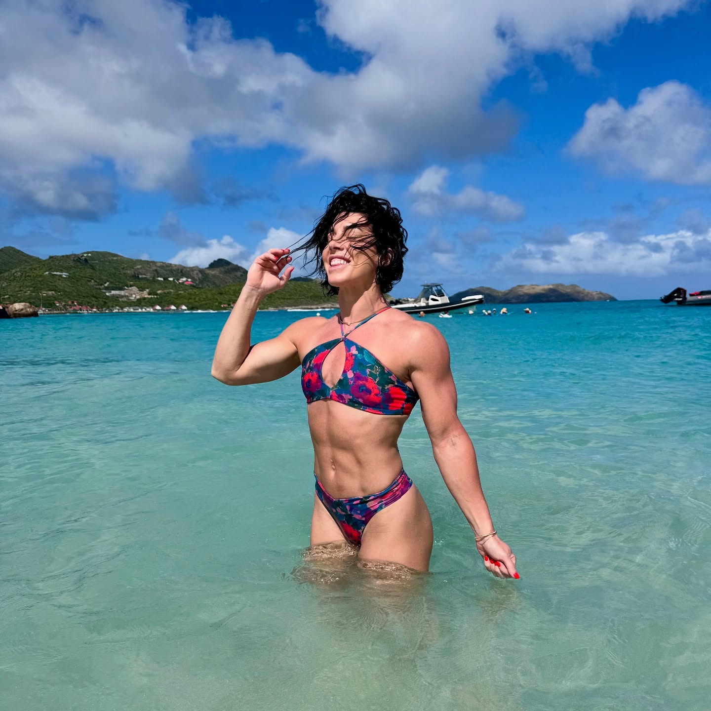 Từ Angela Phương Trinh g&acirc;y sốc với body đ&ocirc; con đến loạt mỹ nh&acirc;n cơ bắp khiến MXH dậy s&oacute;ng- Ảnh 18.