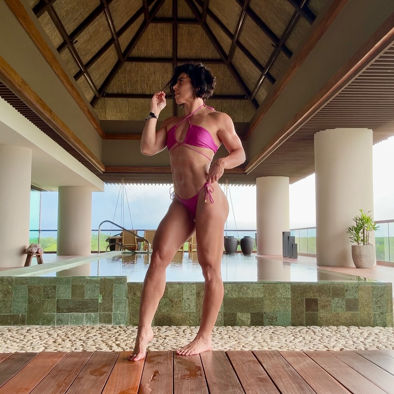 Từ Angela Phương Trinh g&acirc;y sốc với body đ&ocirc; con đến loạt mỹ nh&acirc;n cơ bắp khiến MXH dậy s&oacute;ng- Ảnh 19.