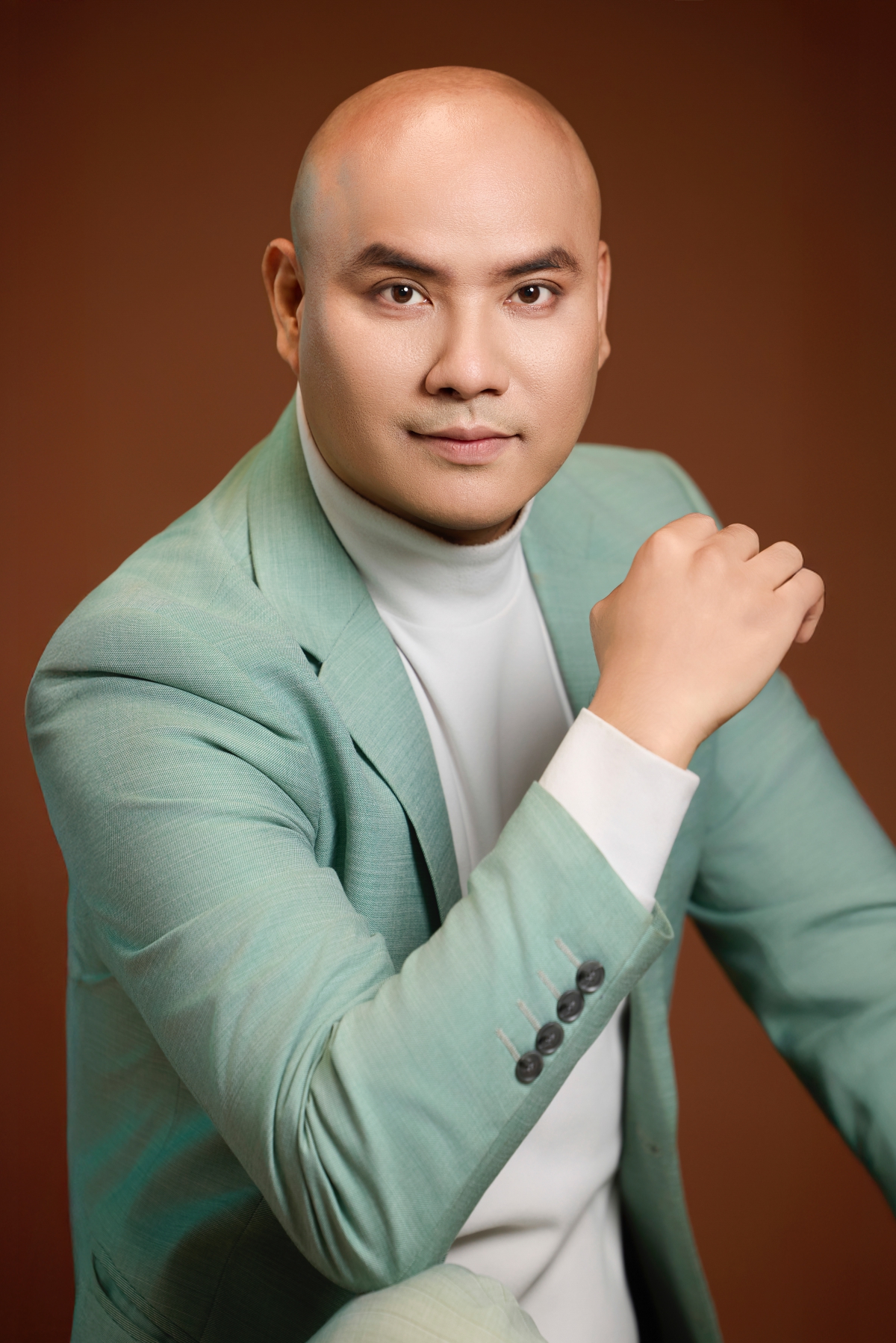 Ca nhạc sĩ A Tuấn trở lại mạnh mẽ với nghệ thuật sau loạt biến cố đời tư- Ảnh 2.