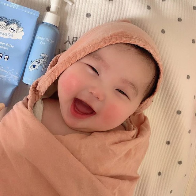 Dân gian có câu "Con hay cười, bố mẹ dễ làm ăn": Đứa trẻ có phúc tướng tự khắc sẽ mang đến vận may cho gia đình- Ảnh 1.