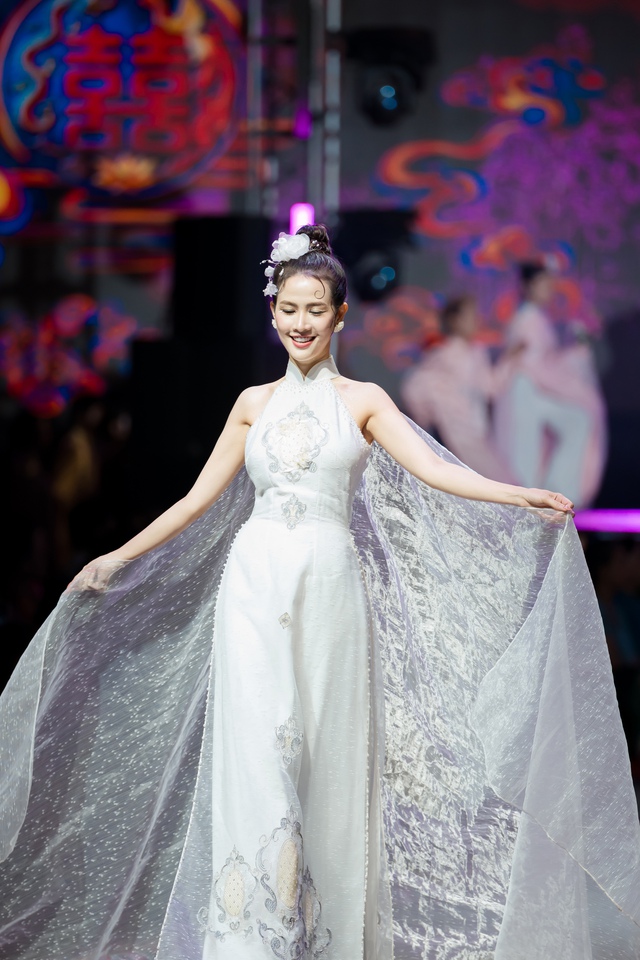 Hoa hậu Phan Thị Mơ đắt show sự kiện, tiết lộ chuyện xây nhà tiền tỷ tặng ba mẹ- Ảnh 3.