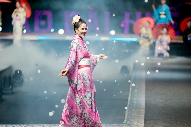 Hoa hậu Phan Thị Mơ đắt show sự kiện, tiết lộ chuyện xây nhà tiền tỷ tặng ba mẹ- Ảnh 4.