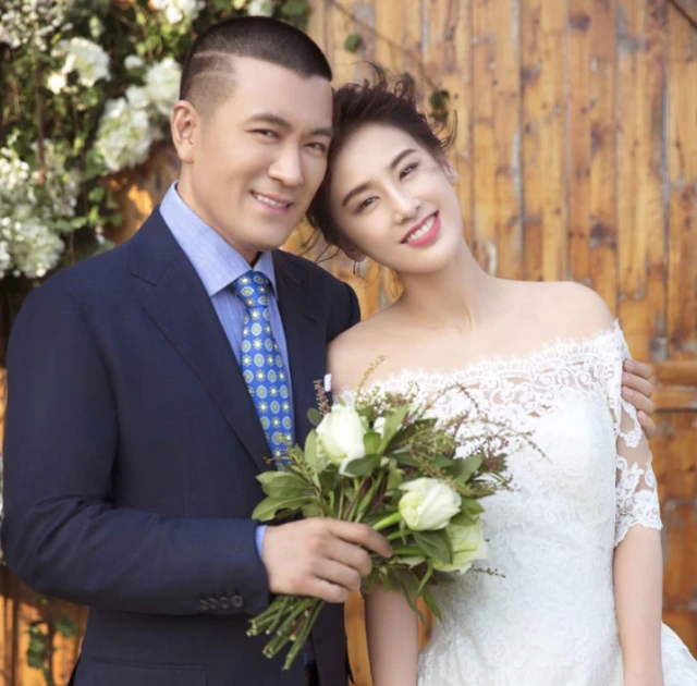Các đại gia Cbiz: Mỹ nhân phản bội Châu Tinh Trì dùng thùng rác 200 triệu, Lâm Thanh Hà xứng danh "trùm cuối" - Ảnh 11. Các đại gia Cbiz: Mỹ nhân phản bội Châu Tinh Trì dùng thùng rác 200 triệu, Lâm Thanh Hà xứng danh "trùm cuối" - Ảnh 11.