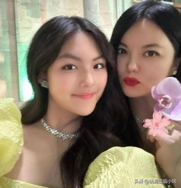 Các đại gia Cbiz: Mỹ nhân phản bội Châu Tinh Trì dùng thùng rác 200 triệu, Lâm Thanh Hà xứng danh "trùm cuối" - Ảnh 1. Các đại gia Cbiz: Mỹ nhân phản bội Châu Tinh Trì dùng thùng rác 200 triệu, Lâm Thanh Hà xứng danh "trùm cuối" - Ảnh 1.