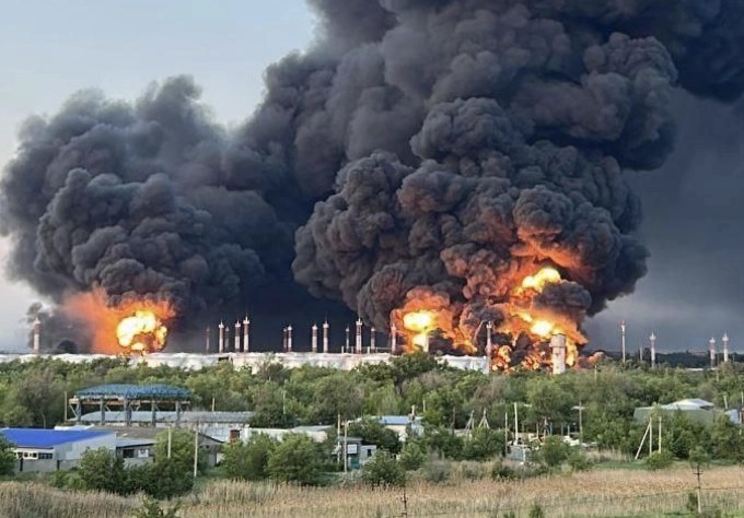 Ukraine trả đũa giữa l&uacute;c UAV Nga oanh k&iacute;ch Kyiv - Ảnh 1.