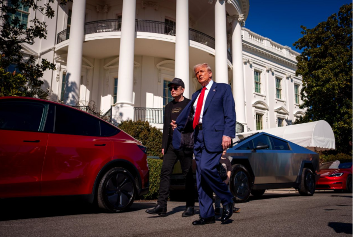 Tổng Thống Donald Trump Cân Nhắc Bán Xe Tesla, Nói Không Còn Nghĩ Tới Elon Musk - Ảnh 1. Tổng Thống Donald Trump Cân Nhắc Bán Xe Tesla, Nói Không Còn Nghĩ Tới Elon Musk - Ảnh 1.