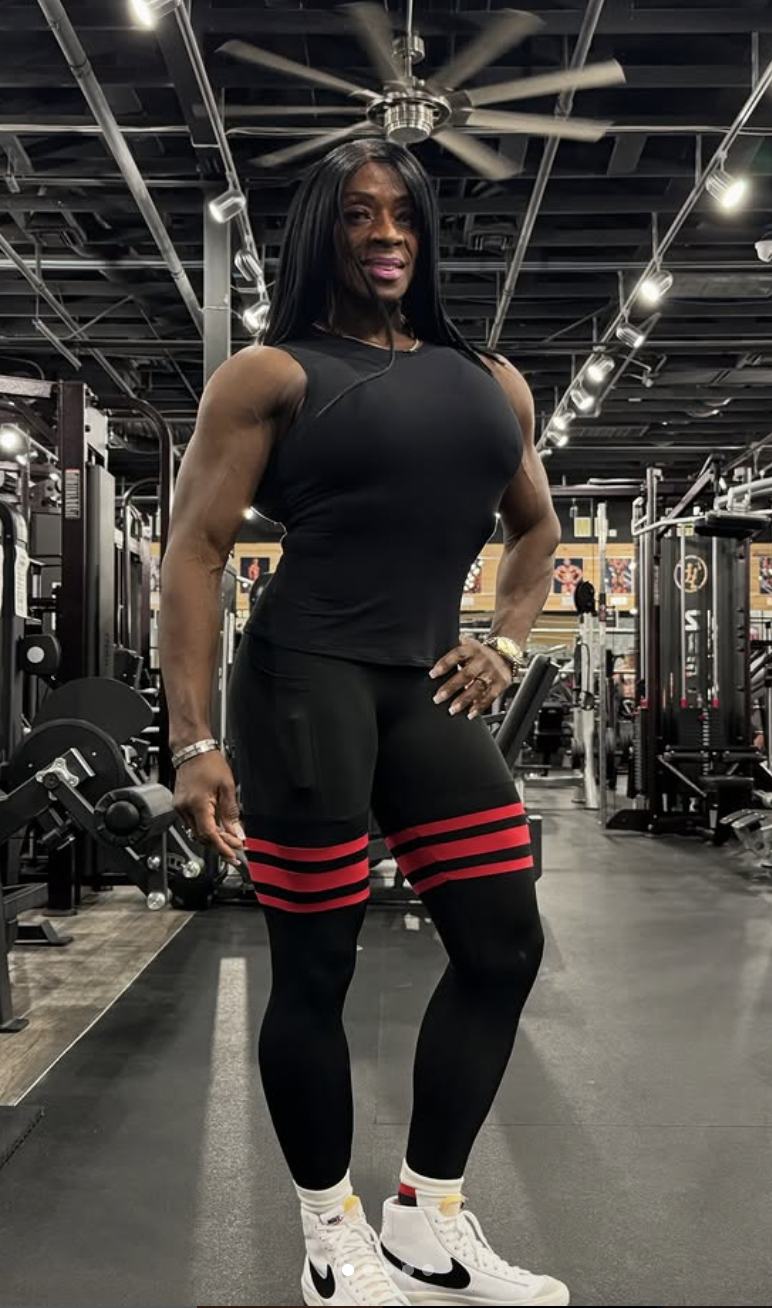 Từ Angela Phương Trinh g&acirc;y sốc với body đ&ocirc; con đến loạt mỹ nh&acirc;n cơ bắp khiến MXH dậy s&oacute;ng- Ảnh 14.