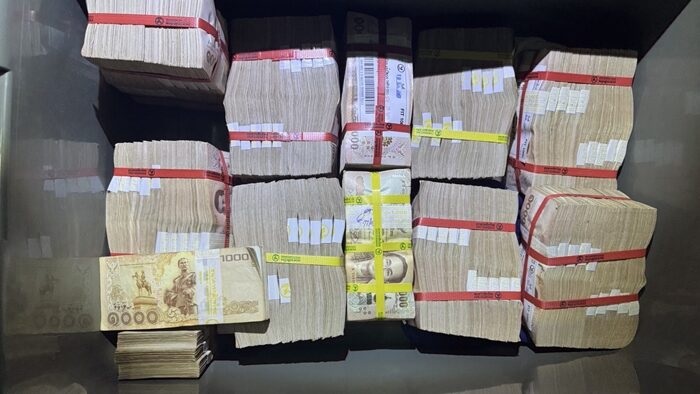 Cô gái sốc nặng khi tìm thấy 9,5 tỷ đồng trong chiếc hộp vứt cạnh thùng rác- Ảnh 3.