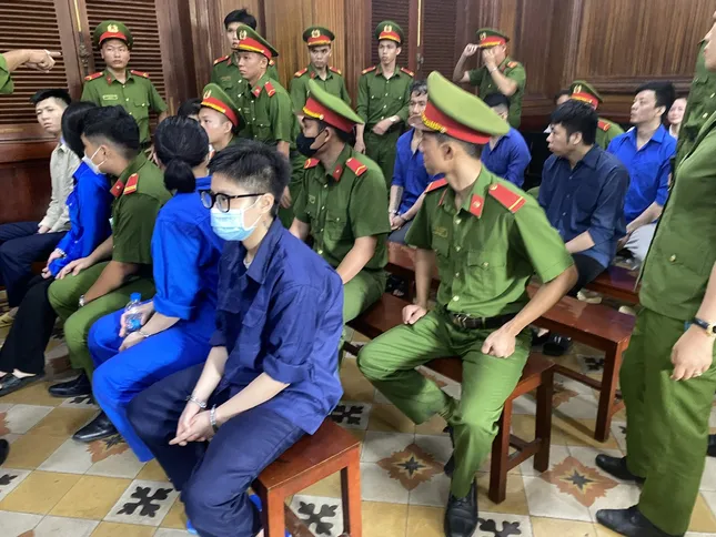 Vụ Hoài DJ cầm đầu đường dây ma túy: Chủ tọa bất ngờ đặt 4 câu hỏi cho đại diện Viện kiểm sát- Ảnh 3.