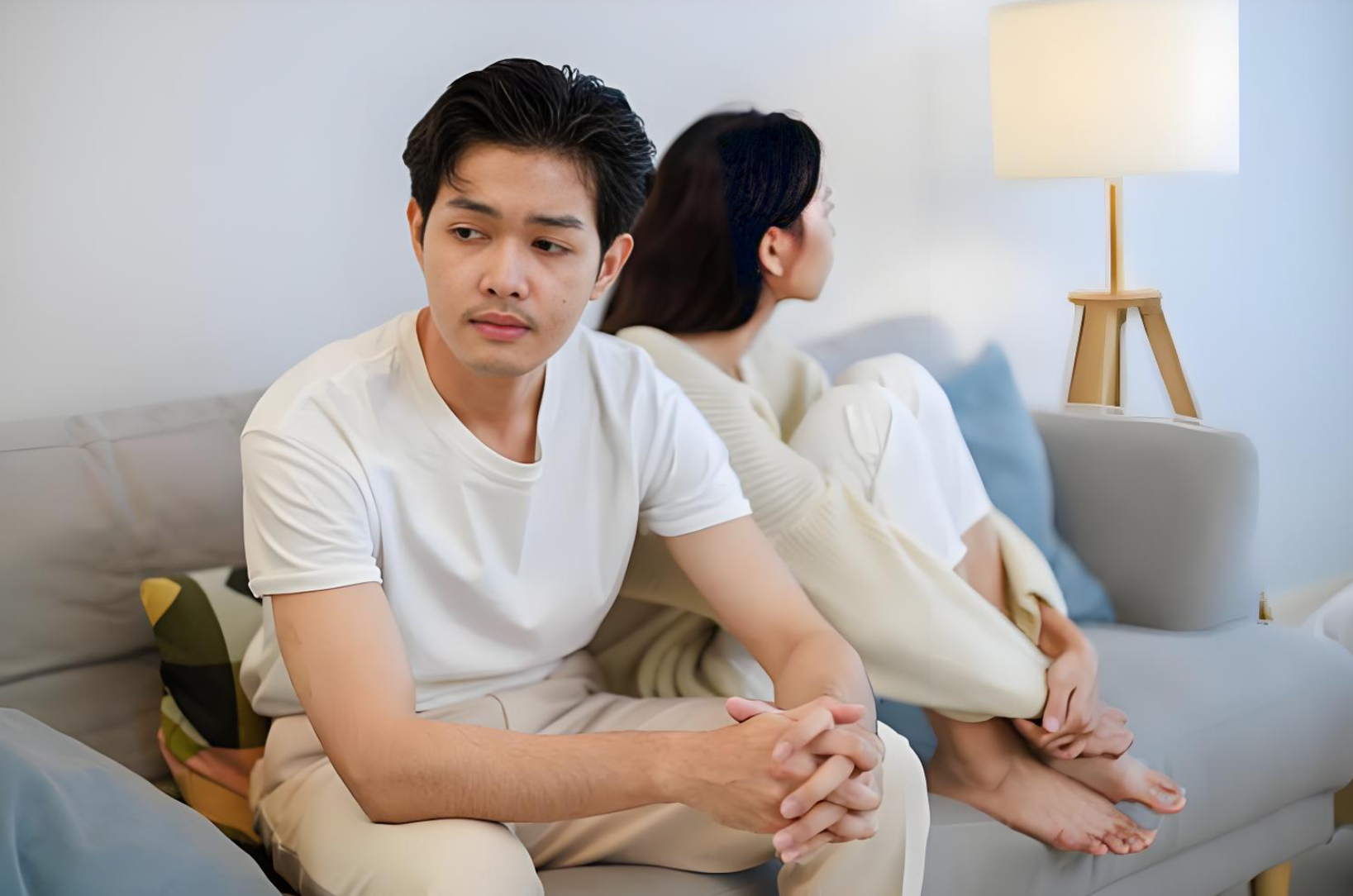 Trong bữa cơm ở nhà ngoại, vợ lên tiếng một câu khiến bố vợ phải quay sang xin lỗi con rể: Cả nhà lặng như tờ- Ảnh 1.