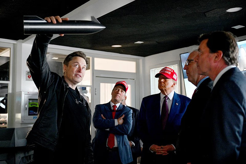 Mối Quan Hệ Giữa Tỷ Phú Elon Musk Và Tổng Thống Trump Qua Ảnh Mối Quan Hệ Giữa Tỷ Phú Elon Musk Và Tổng Thống Trump Qua Ảnh - Ảnh 10.