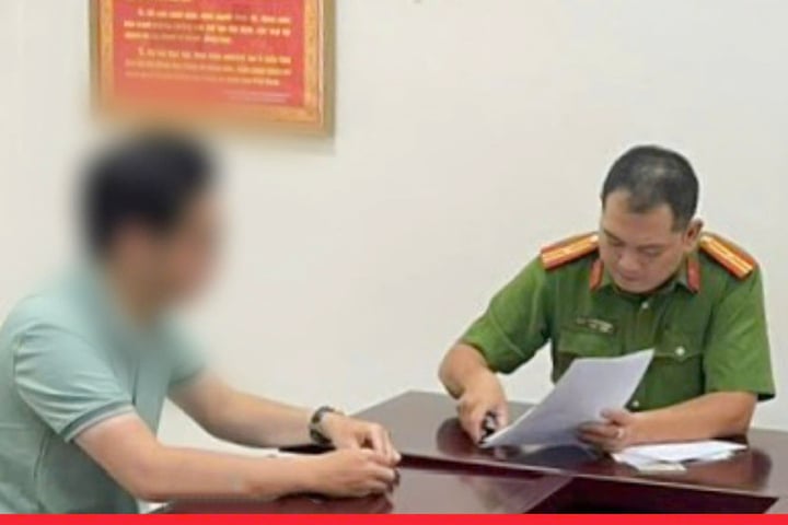Danh tính nam thanh niên khỏa thân đuổi theo cô gái ở Hà Nội được công bố - Ảnh 1. Danh tính nam thanh niên khỏa thân đuổi theo cô gái ở Hà Nội được công bố - Ảnh 1.