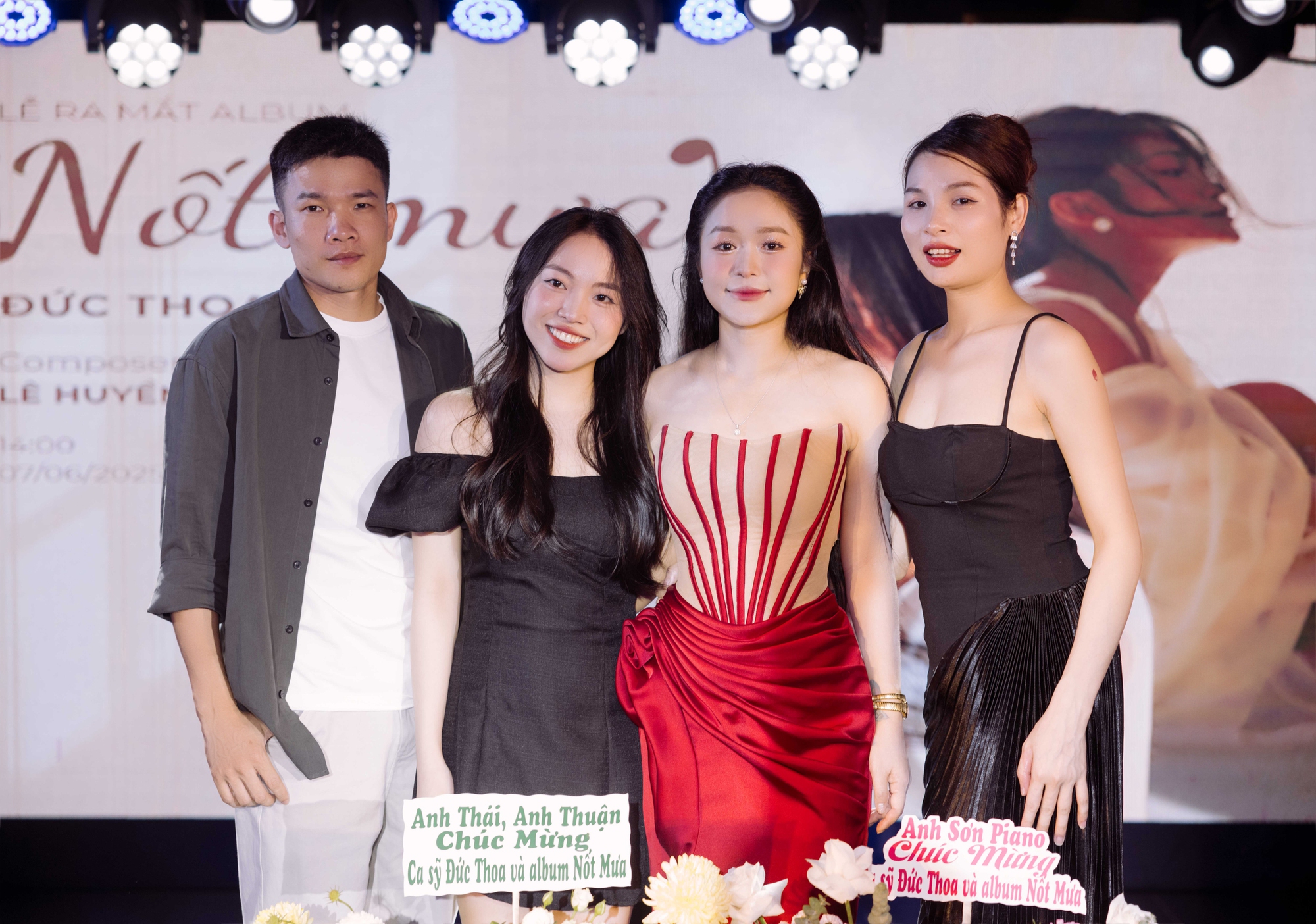 Nữ ca sĩ quê Quảng Trị nói lý do đổi nghệ danh và cái tên "hơi đàn ông"- Ảnh 4. Nữ ca sĩ quê Quảng Trị nói lý do đổi nghệ danh và cái tên "hơi đàn ông"- Ảnh 4.