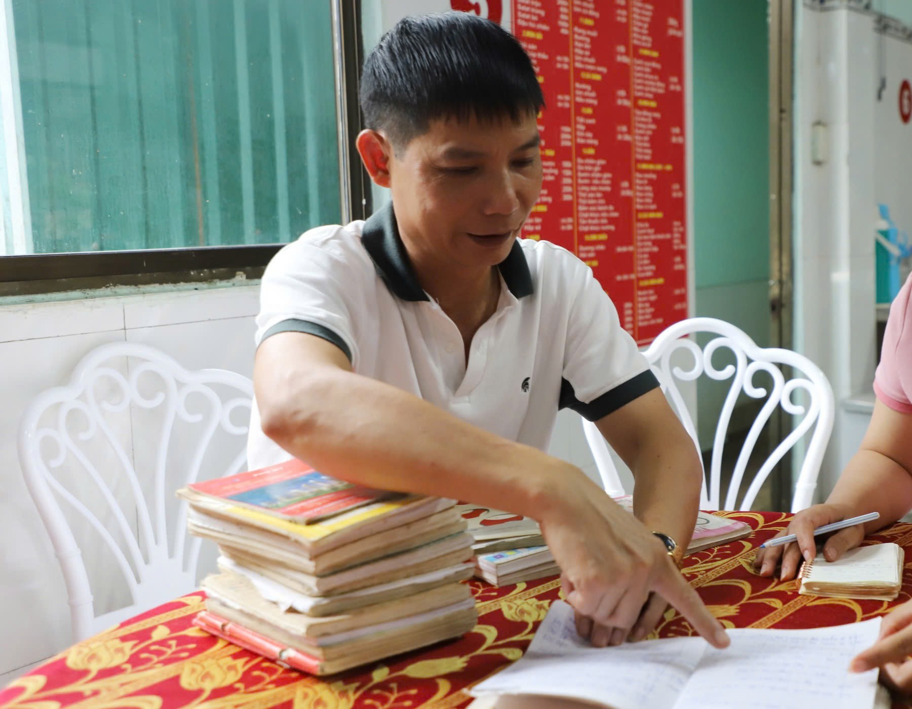 Diễn biến nóng vụ xã, thị trấn nợ tiền cơm tiếp khách ở Đắk Nông- Ảnh 1.