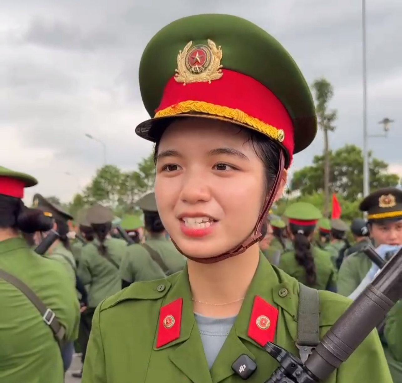 Cận cảnh “ bông hoa thép ” luyện tập diễu binh chuẩn bị Quốc khánh 2 - 9 - Ảnh 4.