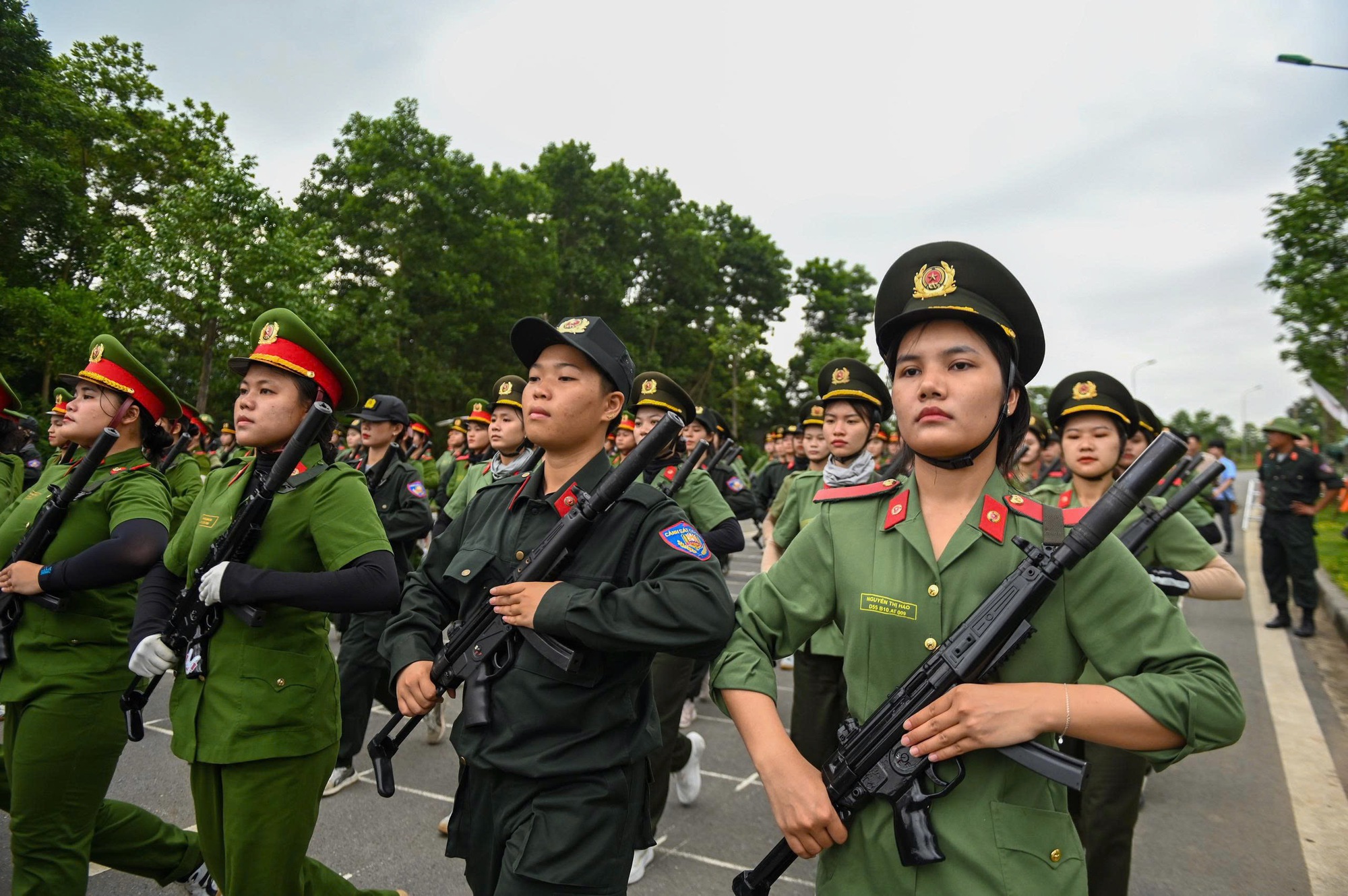 Cận cảnh “ bông hoa thép ” luyện tập diễu binh chuẩn bị Quốc khánh 2 - 9 - Ảnh 6.