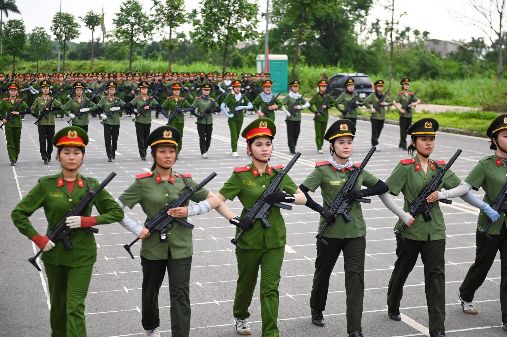 Cận cảnh “ bông hoa thép ” luyện tập diễu binh chuẩn bị Quốc khánh 2 - 9 - Ảnh 3.