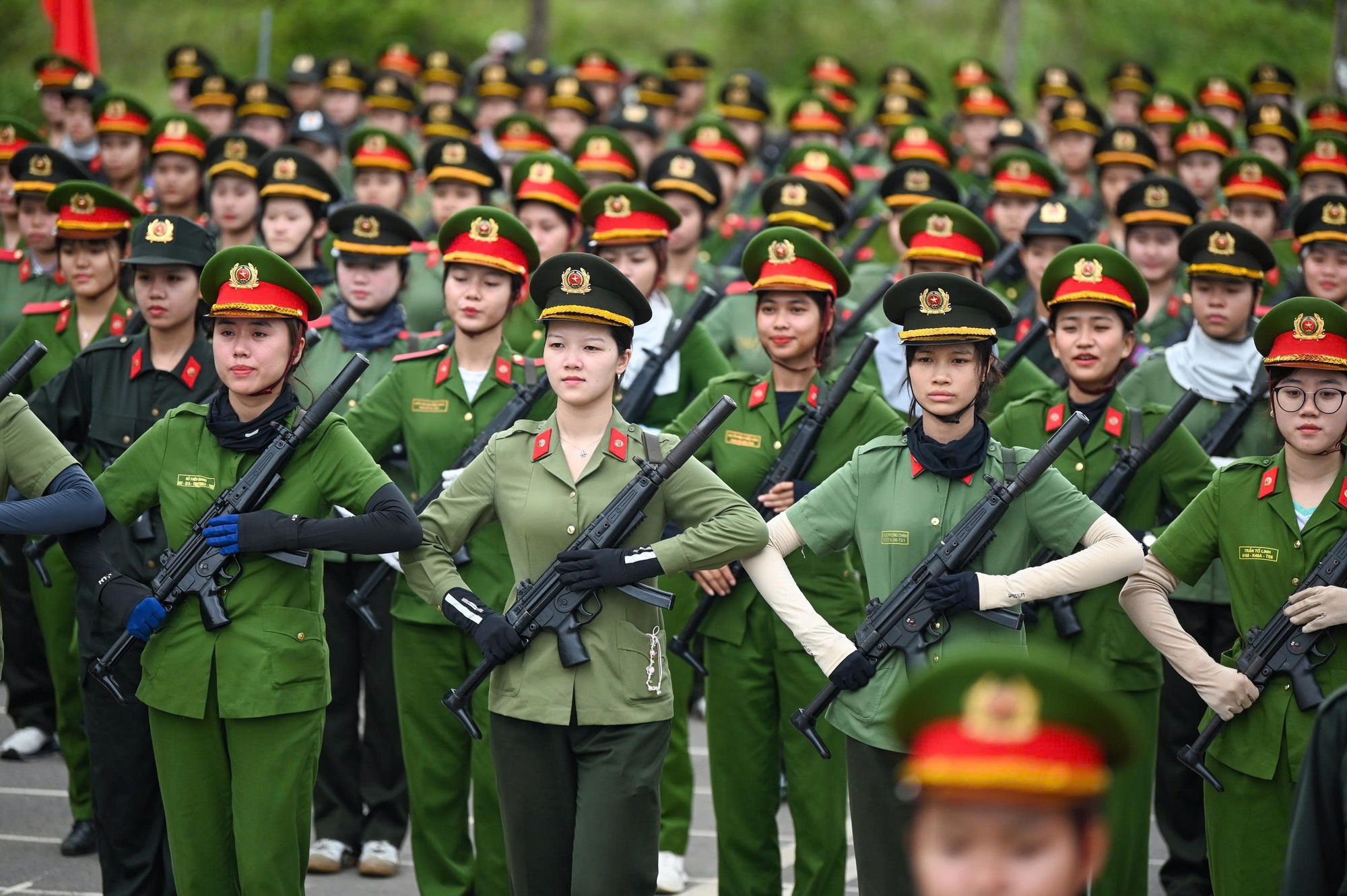 Cận cảnh “ bông hoa thép ” luyện tập diễu binh chuẩn bị Quốc khánh 2 - 9 - Ảnh 1.