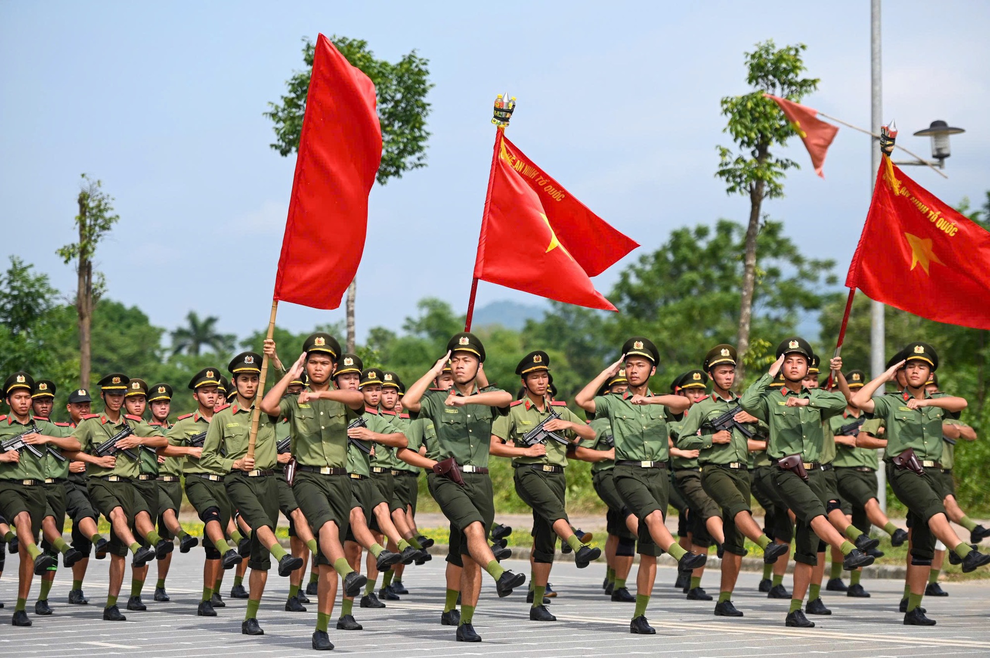 Cận cảnh “ bông hoa thép ” luyện tập diễu binh chuẩn bị Quốc khánh 2 - 9 - Ảnh 10.