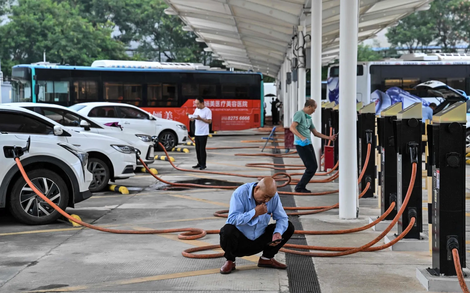 "Trạm xăng" cho xe điện ở Trung Quốc gây bức xúc vì điều vô lý: Pin tôi đang mới, sao bắt đổi lấy pin cũ? - Ảnh 5.