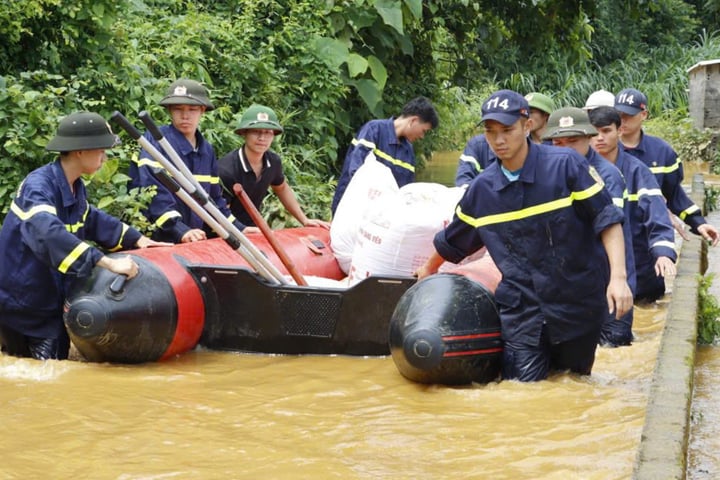 Mưa lớn tại Lai Châu gây ngập lụt và sạt lở nghiêm trọng , người dân Cần sơ tán - Ảnh 2.